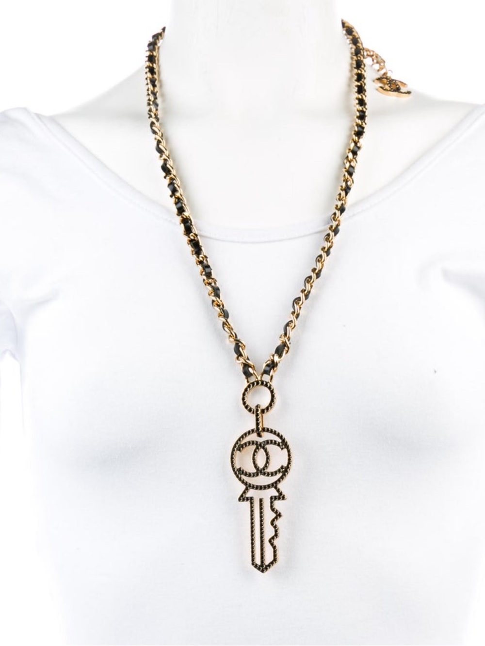 CHANEL 2017 CC Key Necklace - Picture 4 of 4
